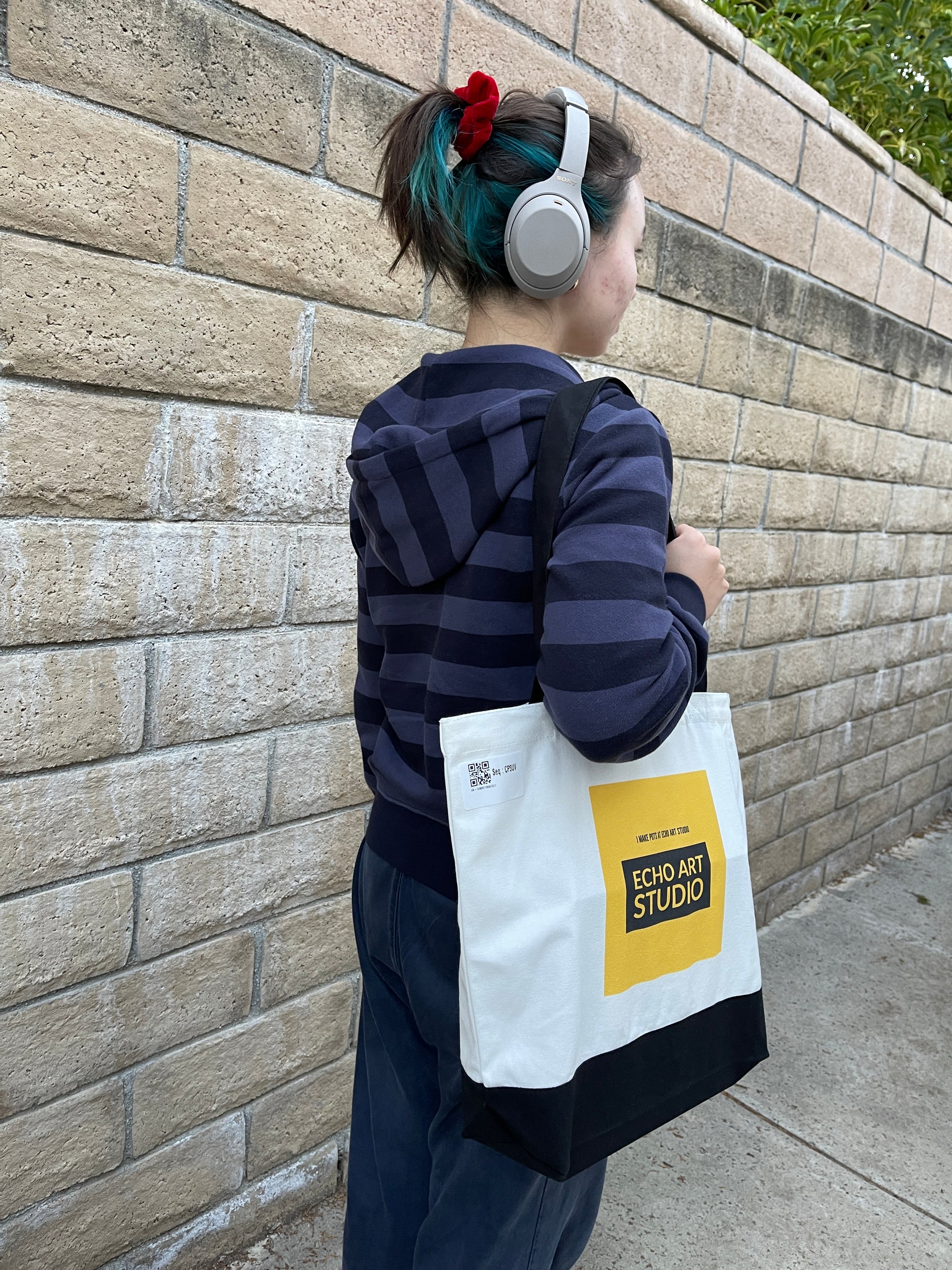 student with echo art studio canvas bag